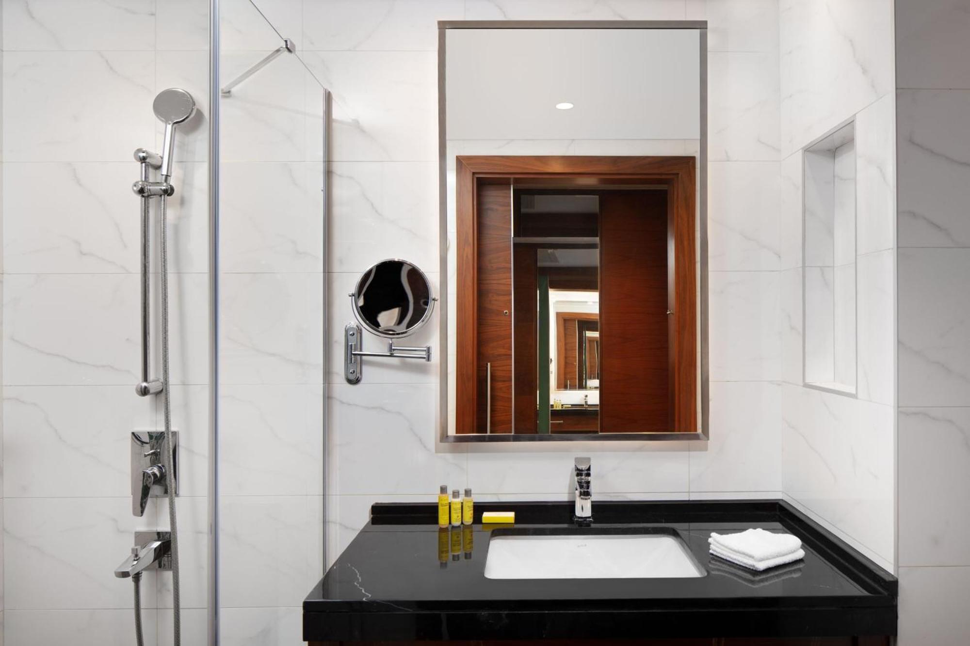 Delta Hotels By Marriott Istanbul Levent Exterior photo
