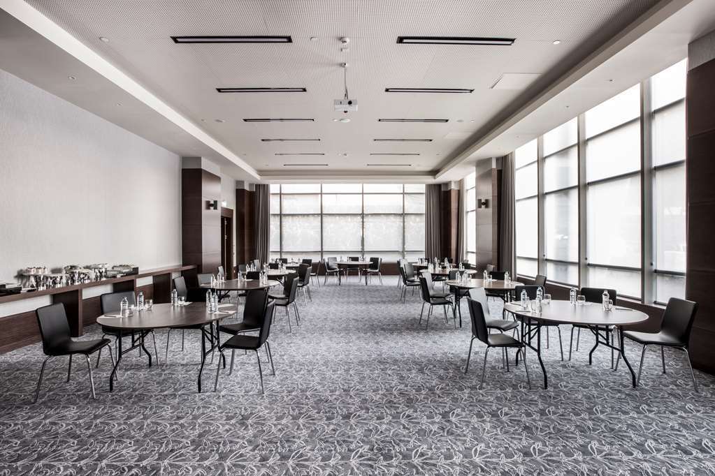 Delta Hotels By Marriott Istanbul Levent Exterior photo
