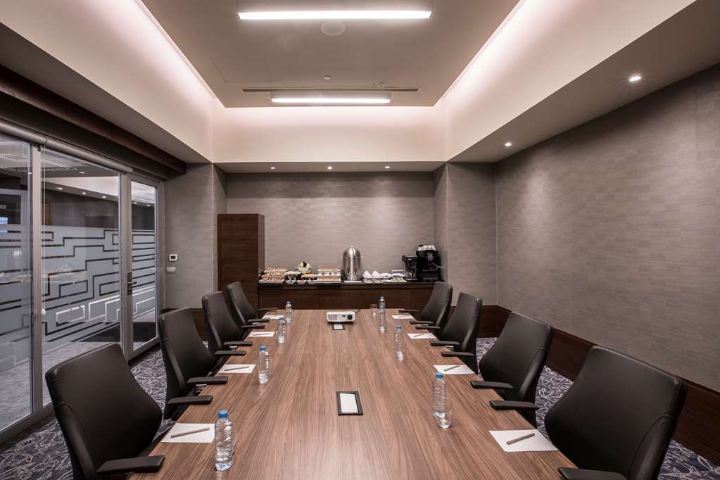 Delta Hotels By Marriott Istanbul Levent Exterior photo